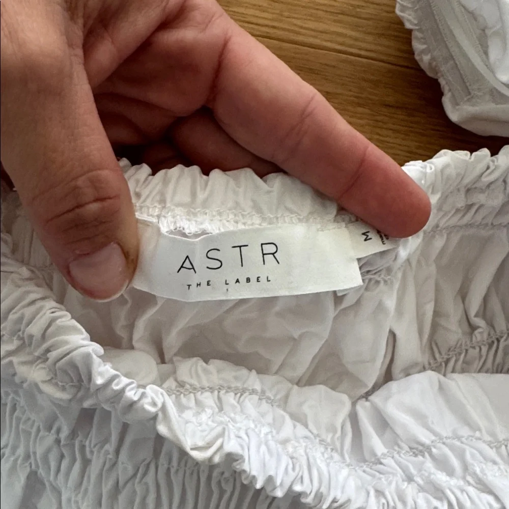 ASTR The Label Savina White Cotton Smocked Puff Sleeve Peplum Crop Top Medium